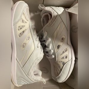 Chasse Platinum Cheer Shoe, Size 13 Youth